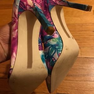 Multi colored pumps